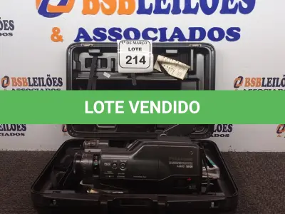 LOTE 214 - 01 FILMADORA VHS PANASONIC. ANTIGA. (NO ESTADO) ATENÇÃO! FAZER A VISITAÇÃO ANTES DE ARREMATAR, NÃO SABEMOS SE FUNCIONA. LEILÃO NÃO TEM GARANTIA E NEM DEVOLUÇÃO, SUJEITO A POSSÍVEIS AVARIAS VISÍVEIS/OCULTAS E/OU AUSÊNCIA DE COMPONENTES.