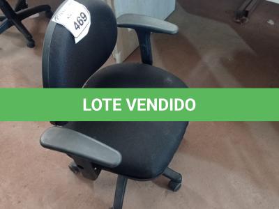 LOTE 469 - 01 CADEIRA GIRATÓRIA PARA ESCRITÓRIO. (NO ESTADO) ATENÇÃO! FAZER A VISITAÇÃO ANTES DE ARREMATAR, NÃO SABEMOS SE FUNCIONA. LEILÃO NÃO TEM GARANTIA E NEM DEVOLUÇÃO, SUJEITO A POSSÍVEIS AVARIAS VISÍVEIS/OCULTAS E/OU AUSÊNCIA DE COMPONENTES.
