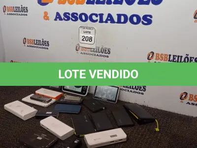 LOTE 208 - 01 CAIXA COM BATERIAS PORTÁTEIS E GPS. (NO ESTADO) ATENÇÃO! FAZER A VISITAÇÃO ANTES DE ARREMATAR, NÃO SABEMOS SE FUNCIONA. LEILÃO NÃO TEM GARANTIA E NEM DEVOLUÇÃO, SUJEITO A POSSÍVEIS AVARIAS VISÍVEIS/OCULTAS E/OU AUSÊNCIA DE COMPONENTES.