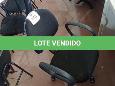 LOTE 465 - 01 CADEIRA GIRATÓRIA PARA ESCRITÓRIO. (NO ESTADO) ATENÇÃO! FAZER A VISITAÇÃO ANTES DE ARREMATAR, NÃO SABEMOS SE FUNCIONA. LEILÃO NÃO TEM GARANTIA E NEM DEVOLUÇÃO, SUJEITO A POSSÍVEIS AVARIAS VISÍVEIS/OCULTAS E/OU AUSÊNCIA DE COMPONENTES.