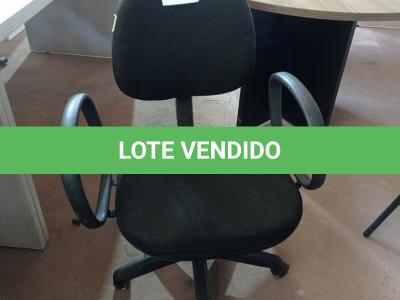 LOTE 463 - 01 CADEIRA GIRATÓRIA PARA ESCRITÓRIO. (NO ESTADO) ATENÇÃO! FAZER A VISITAÇÃO ANTES DE ARREMATAR, NÃO SABEMOS SE FUNCIONA. LEILÃO NÃO TEM GARANTIA E NEM DEVOLUÇÃO, SUJEITO A POSSÍVEIS AVARIAS VISÍVEIS/OCULTAS E/OU AUSÊNCIA DE COMPONENTES.