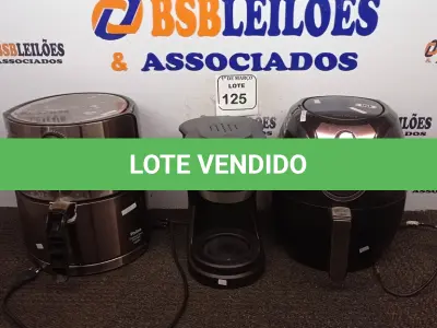 LOTE 125 - 02 AIR FRYER E 01 CAFETEIRA INCOMPLETA COM AVARIAS. (NO ESTADO) ATENÇÃO! FAZER A VISITAÇÃO ANTES DE ARREMATAR, NÃO SABEMOS SE FUNCIONA. LEILÃO NÃO TEM GARANTIA E NEM DEVOLUÇÃO, SUJEITO A POSSÍVEIS AVARIAS VISÍVEIS/OCULTAS E/OU AUSÊNCIA DE COMPONENTES.