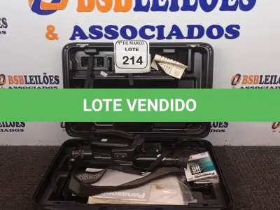LOTE 214 - 01 FILMADORA VHS PANASONIC. ANTIGA. (NO ESTADO) ATENÇÃO! FAZER A VISITAÇÃO ANTES DE ARREMATAR, NÃO SABEMOS SE FUNCIONA. LEILÃO NÃO TEM GARANTIA E NEM DEVOLUÇÃO, SUJEITO A POSSÍVEIS AVARIAS VISÍVEIS/OCULTAS E/OU AUSÊNCIA DE COMPONENTES.