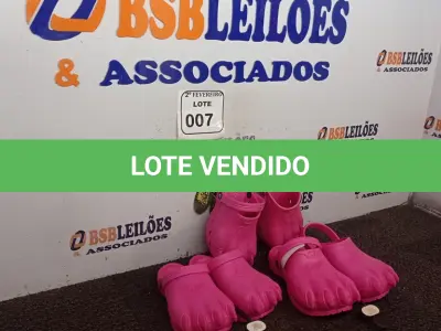 LOTE 007 - 02 PARES DE SANDÁLIA MODELO CROCS MONSTER TAMANHO J2/3 NA COR ROSA E 01 PAR DE SANDÁLIA MODELO CROCS MONSTER TAMANHO C13/J1. (NOVAS) (NO ESTADO) ATENÇÃO! FAZER A VISITAÇÃO ANTES DE ARREMATAR, NÃO SABEMOS SE FUNCIONA. LEILÃO NÃO TEM GARANTIA E NEM DEVOLUÇÃO, SUJEITO A POSSÍVEIS AVARIAS VISÍVEIS/OCULTAS E/OU AUSÊNCIA DE COMPONENTES.