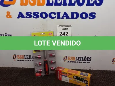 LOTE 242 - 01 NÍVEL A LASER (NOVO) E 01 KIT CHAVE DE CATRACA (NOVO). (NO ESTADO) ATENÇÃO! FAZER A VISITAÇÃO ANTES DE ARREMATAR, NÃO SABEMOS SE FUNCIONA. LEILÃO NÃO TEM GARANTIA E NEM DEVOLUÇÃO, SUJEITO A POSSÍVEIS AVARIAS VISÍVEIS/OCULTAS E/OU AUSÊNCIA DE COMPONENTES.