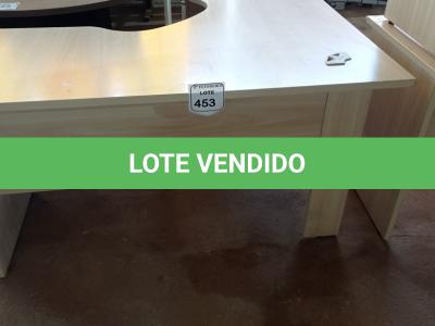 LOTE 453 - 01 MESA DE CANTO COM 02 GAVETAS EM MADEIRA PARA ESCRITÓRIO. (NO ESTADO) ATENÇÃO! FAZER A VISITAÇÃO ANTES DE ARREMATAR, NÃO SABEMOS SE FUNCIONA. LEILÃO NÃO TEM GARANTIA E NEM DEVOLUÇÃO, SUJEITO A POSSÍVEIS AVARIAS VISÍVEIS/OCULTAS E/OU AUSÊNCIA DE COMPONENTES.