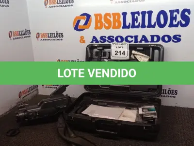LOTE 214 - 01 FILMADORA VHS PANASONIC. ANTIGA. (NO ESTADO) ATENÇÃO! FAZER A VISITAÇÃO ANTES DE ARREMATAR, NÃO SABEMOS SE FUNCIONA. LEILÃO NÃO TEM GARANTIA E NEM DEVOLUÇÃO, SUJEITO A POSSÍVEIS AVARIAS VISÍVEIS/OCULTAS E/OU AUSÊNCIA DE COMPONENTES.