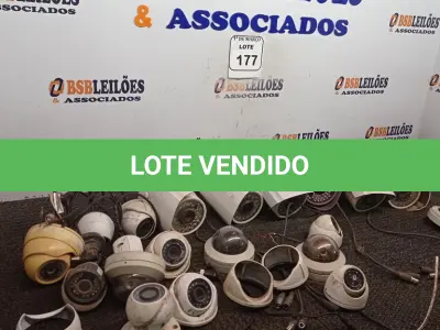 LOTE 177 - 01 LOTE COM VÁRIAS CÂMERAS DE SEGURANÇA MARCAS E MODELOS DIVERSOS. (NO ESTADO) ATENÇÃO! FAZER A VISITAÇÃO ANTES DE ARREMATAR, NÃO SABEMOS SE FUNCIONA. LEILÃO NÃO TEM GARANTIA E NEM DEVOLUÇÃO, SUJEITO A POSSÍVEIS AVARIAS VISÍVEIS/OCULTAS E/OU AUSÊNCIA DE COMPONENTES.