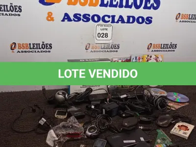 LOTE 028 - 01 CAIXA COM 02 MICROFONES, FONTE, CABOS DIVERSOS E BATERIA PORTÁTIL. (NO ESTADO) ATENÇÃO! FAZER A VISITAÇÃO ANTES DE ARREMATAR, NÃO SABEMOS SE FUNCIONA. LEILÃO NÃO TEM GARANTIA E NEM DEVOLUÇÃO, SUJEITO A POSSÍVEIS AVARIAS VISÍVEIS/OCULTAS E/OU AUSÊNCIA DE COMPONENTES.