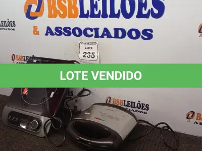 LOTE 235 - 01 FOGÃO ELÉTRICO DE INDUÇÃO E 01 SANDUICHEIRA ELÉTRICA. (NO ESTADO) ATENÇÃO! FAZER A VISITAÇÃO ANTES DE ARREMATAR, NÃO SABEMOS SE FUNCIONA. LEILÃO NÃO TEM GARANTIA E NEM DEVOLUÇÃO, SUJEITO A POSSÍVEIS AVARIAS VISÍVEIS/OCULTAS E/OU AUSÊNCIA DE COMPONENTES.