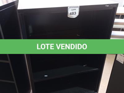 LOTE 483 -  01 ARMÁRIO EM AÇO COM 02 PRATELEIRAS. (NO ESTADO) ATENÇÃO! FAZER A VISITAÇÃO ANTES DE ARREMATAR, NÃO SABEMOS SE FUNCIONA. LEILÃO NÃO TEM GARANTIA E NEM DEVOLUÇÃO, SUJEITO A POSSÍVEIS AVARIAS VISÍVEIS/OCULTAS E/OU AUSÊNCIA DE COMPONENTES.