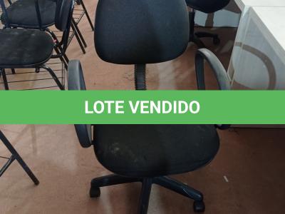 LOTE 465 - 01 CADEIRA GIRATÓRIA PARA ESCRITÓRIO. (NO ESTADO) ATENÇÃO! FAZER A VISITAÇÃO ANTES DE ARREMATAR, NÃO SABEMOS SE FUNCIONA. LEILÃO NÃO TEM GARANTIA E NEM DEVOLUÇÃO, SUJEITO A POSSÍVEIS AVARIAS VISÍVEIS/OCULTAS E/OU AUSÊNCIA DE COMPONENTES.