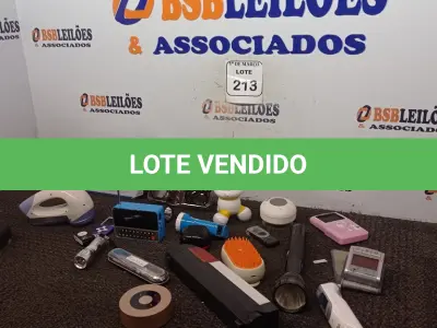 LOTE 213 - 01 CAIXA COM MASSAGEADOR ELÉTRICO, LANTERNAS, ADESTRADOR ELÉTRICO PARA CÃES, SOM.   (NO ESTADO) ATENÇÃO! FAZER A VISITAÇÃO ANTES DE ARREMATAR, NÃO SABEMOS SE FUNCIONA. LEILÃO NÃO TEM GARANTIA E NEM DEVOLUÇÃO, SUJEITO A POSSÍVEIS AVARIAS VISÍVEIS/OCULTAS E/OU AUSÊNCIA DE COMPONENTES.