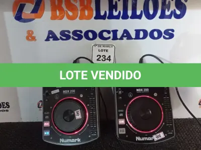 LOTE 234 - 02 CDJ NDX 200 NUMARK. (NO ESTADO) ATENÇÃO! FAZER A VISITAÇÃO ANTES DE ARREMATAR, NÃO SABEMOS SE FUNCIONA. LEILÃO NÃO TEM GARANTIA E NEM DEVOLUÇÃO, SUJEITO A POSSÍVEIS AVARIAS VISÍVEIS/OCULTAS E/OU AUSÊNCIA DE COMPONENTES.