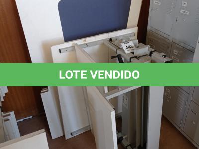 LOTE 445 - 02 MESAS COM REGULAGEM DE ALTURA MANUAL E 3 LATERAIS EM MADEIRA PRA BAIA. (NO ESTADO) ATENÇÃO! FAZER A VISITAÇÃO ANTES DE ARREMATAR, NÃO SABEMOS SE FUNCIONA. LEILÃO NÃO TEM GARANTIA E NEM DEVOLUÇÃO, SUJEITO A POSSÍVEIS AVARIAS VISÍVEIS/OCULTAS E/OU AUSÊNCIA DE COMPONENTES.