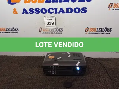 LOTE 039 - 01 PROJETOR MULTI MIDEA MARCA LG. (NO ESTADO) ATENÇÃO! FAZER A VISITAÇÃO ANTES DE ARREMATAR, NÃO SABEMOS SE FUNCIONA. LEILÃO NÃO TEM GARANTIA E NEM DEVOLUÇÃO, SUJEITO A POSSÍVEIS AVARIAS VISÍVEIS/OCULTAS E/OU AUSÊNCIA DE COMPONENTES.