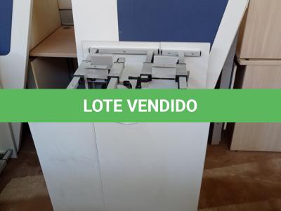 LOTE 459 - 02 MESAS COM REGULAGEM DE ALTURA MANUAL E 3 LATERAIS EM MADEIRA PRA BAIA. (NO ESTADO) ATENÇÃO! FAZER A VISITAÇÃO ANTES DE ARREMATAR, NÃO SABEMOS SE FUNCIONA. LEILÃO NÃO TEM GARANTIA E NEM DEVOLUÇÃO, SUJEITO A POSSÍVEIS AVARIAS VISÍVEIS/OCULTAS E/OU AUSÊNCIA DE COMPONENTES.