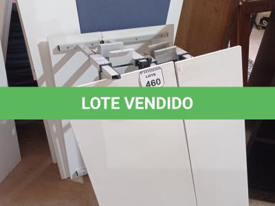 LOTE 460 - 02 MESAS COM REGULAGEM DE ALTURA MANUAL E 3 LATERAIS EM MADEIRA PRA BAIA. (NO ESTADO) ATENÇÃO! FAZER A VISITAÇÃO ANTES DE ARREMATAR, NÃO SABEMOS SE FUNCIONA. LEILÃO NÃO TEM GARANTIA E NEM DEVOLUÇÃO, SUJEITO A POSSÍVEIS AVARIAS VISÍVEIS/OCULTAS E/OU AUSÊNCIA DE COMPONENTES.