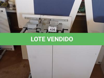 LOTE 436 - 02 MESAS COM REGULAGEM DE ALTURA MANUAL E 3 LATERAIS EM MADEIRA PRA BAIA. (NO ESTADO) ATENÇÃO! FAZER A VISITAÇÃO ANTES DE ARREMATAR, NÃO SABEMOS SE FUNCIONA. LEILÃO NÃO TEM GARANTIA E NEM DEVOLUÇÃO, SUJEITO A POSSÍVEIS AVARIAS VISÍVEIS/OCULTAS E/OU AUSÊNCIA DE COMPONENTES.
