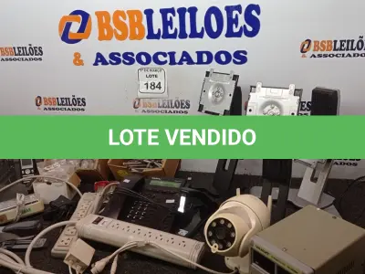 LOTE 184 - 01 LOTE COM TELEFONES FIXO, BASES PARA MONITORES, LUMINÁRIAS DE EMERGÊNCIA E CÂMERA SEM FIO. (NO ESTADO) ATENÇÃO! FAZER A VISITAÇÃO ANTES DE ARREMATAR, NÃO SABEMOS SE FUNCIONA. LEILÃO NÃO TEM GARANTIA E NEM DEVOLUÇÃO, SUJEITO A POSSÍVEIS AVARIAS VISÍVEIS/OCULTAS E/OU AUSÊNCIA DE COMPONENTES.