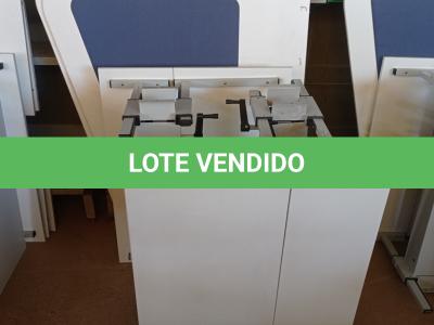 LOTE 440 - 02 MESAS COM REGULAGEM DE ALTURA MANUAL E 3 LATERAIS EM MADEIRA PRA BAIA. (NO ESTADO) ATENÇÃO! FAZER A VISITAÇÃO ANTES DE ARREMATAR, NÃO SABEMOS SE FUNCIONA. LEILÃO NÃO TEM GARANTIA E NEM DEVOLUÇÃO, SUJEITO A POSSÍVEIS AVARIAS VISÍVEIS/OCULTAS E/OU AUSÊNCIA DE COMPONENTES.