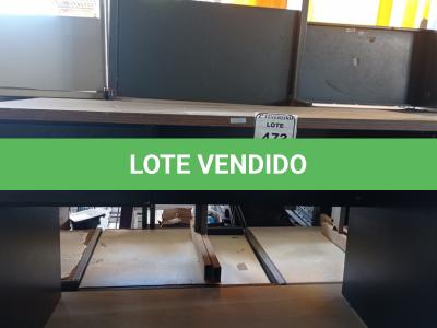 LOTE 473 - 01 MESA COM 02 GAVETAS EM MADEIRA PARA ESCRITÓRIO. (NO ESTADO) ATENÇÃO! FAZER A VISITAÇÃO ANTES DE ARREMATAR, NÃO SABEMOS SE FUNCIONA. LEILÃO NÃO TEM GARANTIA E NEM DEVOLUÇÃO, SUJEITO A POSSÍVEIS AVARIAS VISÍVEIS/OCULTAS E/OU AUSÊNCIA DE COMPONENTES.