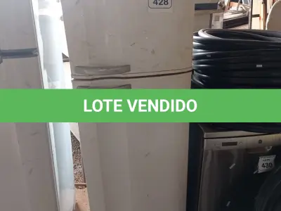 LOTE 428 - 01 GELADEIRA ELECTROLUX. (NO ESTADO) ATENÇÃO! FAZER A VISITAÇÃO ANTES DE ARREMATAR, NÃO SABEMOS SE FUNCIONA. LEILÃO NÃO TEM GARANTIA E NEM DEVOLUÇÃO, SUJEITO A POSSÍVEIS AVARIAS VISÍVEIS/OCULTAS E/OU AUSÊNCIA DE COMPONENTES.