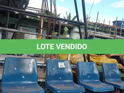 LOTE 437 - 01 LONGARINA 5 LUGARES NA COR AZUL. (NO ESTADO) ATENÇÃO! FAZER A VISITAÇÃO ANTES DE ARREMATAR, NÃO SABEMOS SE FUNCIONA. LEILÃO NÃO TEM GARANTIA E NEM DEVOLUÇÃO, SUJEITO A POSSÍVEIS AVARIAS VISÍVEIS/OCULTAS E/OU AUSÊNCIA DE COMPONENTES.