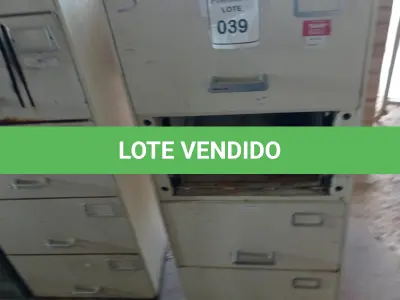 LOTE 039 - 01 COFRE. (NO ESTADO EM QUE SE ENCONTRA. SUJEITO A AVARIAS OCULTAS/VISÍVEIS.) 2773C5