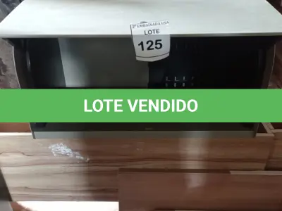 LOTE 125 - 01 ARMÁRIO SUSPENSO. (NO ESTADO EM QUE SE ENCONTRA. SUJEITO A AVARIAS OCULTAS/VISÍVEIS.)