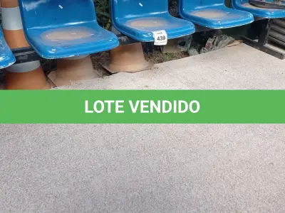 LOTE 439 - 01 LONGARINA 5 LUGARES NA COR AZUL. (NO ESTADO) ATENÇÃO! FAZER A VISITAÇÃO ANTES DE ARREMATAR, NÃO SABEMOS SE FUNCIONA. LEILÃO NÃO TEM GARANTIA E NEM DEVOLUÇÃO, SUJEITO A POSSÍVEIS AVARIAS VISÍVEIS/OCULTAS E/OU AUSÊNCIA DE COMPONENTES.