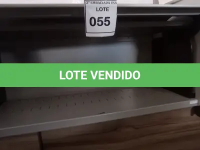 LOTE 055 - 01 ARMÁRIO SUSPENSO. (NO ESTADO EM QUE SE ENCONTRA. SUJEITO A AVARIAS OCULTAS/VISÍVEIS.)