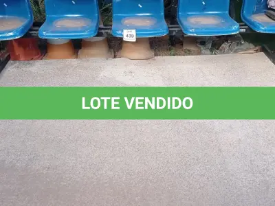 LOTE 439 - 01 LONGARINA 5 LUGARES NA COR AZUL. (NO ESTADO) ATENÇÃO! FAZER A VISITAÇÃO ANTES DE ARREMATAR, NÃO SABEMOS SE FUNCIONA. LEILÃO NÃO TEM GARANTIA E NEM DEVOLUÇÃO, SUJEITO A POSSÍVEIS AVARIAS VISÍVEIS/OCULTAS E/OU AUSÊNCIA DE COMPONENTES.
