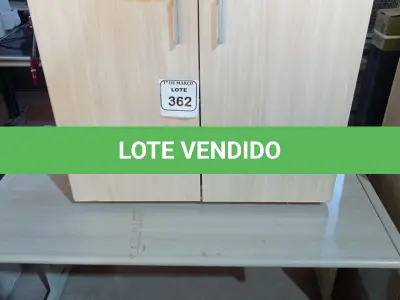 LOTE 362 - 01 ARMÁRIO EM MADEIRA PARA ESCRITÓRIO E 01 MESA EM MADEIRA PARA ESCRITÓRIO. (NO ESTADO) ATENÇÃO! FAZER A VISITAÇÃO ANTES DE ARREMATAR, NÃO SABEMOS SE FUNCIONA. LEILÃO NÃO TEM GARANTIA E NEM DEVOLUÇÃO, SUJEITO A POSSÍVEIS AVARIAS VISÍVEIS/OCULTAS E/OU AUSÊNCIA DE COMPONENTES.