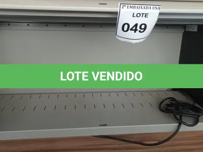 LOTE 049 - 01 ARMÁRIO SUSPENSO. (NO ESTADO EM QUE SE ENCONTRA. SUJEITO A AVARIAS OCULTAS/VISÍVEIS.)