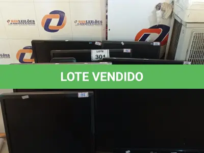 LOTE 301 - 09 MONITORES MODELOS DIVERSOS. (NO ESTADO) ATENÇÃO! FAZER A VISITAÇÃO ANTES DE ARREMATAR, NÃO SABEMOS SE FUNCIONA. LEILÃO NÃO TEM GARANTIA E NEM DEVOLUÇÃO, SUJEITO A POSSÍVEIS AVARIAS VISÍVEIS/OCULTAS E/OU AUSÊNCIA DE COMPONENTES.