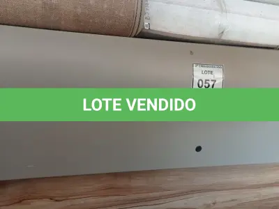 LOTE 057 - 01 ARMÁRIO SUSPENSO. (NO ESTADO EM QUE SE ENCONTRA. SUJEITO A AVARIAS OCULTAS/VISÍVEIS.)