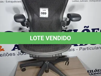 LOTE 089 - 01 CADEIRA DE ESCRITÓRIO COM RODINHAS- HERMAN MILLER. (NO ESTADO EM QUE SE ENCONTRA. SUJEITO A AVARIAS OCULTAS/VISÍVEIS.)