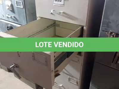 LOTE 033 - 01 COFRE. (NO ESTADO EM QUE SE ENCONTRA. SUJEITO A AVARIAS OCULTAS/VISÍVEIS.) 1561916