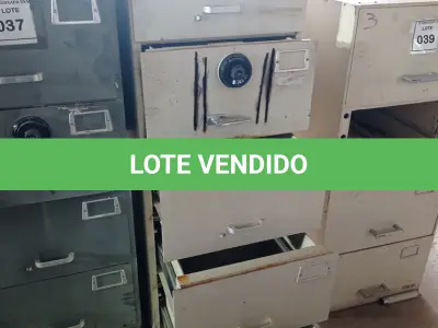 LOTE 038 - 01 COFRE. (NO ESTADO EM QUE SE ENCONTRA. SUJEITO A AVARIAS OCULTAS/VISÍVEIS.) BH1442R