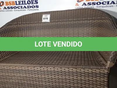 LOTE 075 - 01 GARDEN SOFA (SOFÁ DE JARDIM). (NO ESTADO EM QUE SE ENCONTRA. SUJEITO A AVARIAS OCULTAS/VISÍVEIS.) AV9901Y