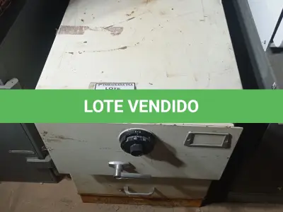 LOTE 083 - 01 COFRE. (NO ESTADO EM QUE SE ENCONTRA. SUJEITO A AVARIAS OCULTAS/VISÍVEIS.) BH1466B