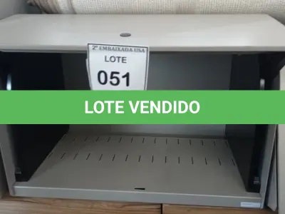 LOTE 051 - 01 ARMÁRIO SUSPENSO PEQUENO. (NO ESTADO EM QUE SE ENCONTRA. SUJEITO A AVARIAS OCULTAS/VISÍVEIS.)