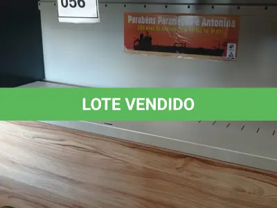 LOTE 056 - 01 ARMÁRIO SUSPENSO. (NO ESTADO EM QUE SE ENCONTRA. SUJEITO A AVARIAS OCULTAS/VISÍVEIS.)