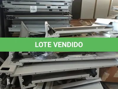 LOTE 121 - 01 PALETE DE MÓVEIS MODULARES. (PALETE NÃO INCLUSO). (NO ESTADO EM QUE SE ENCONTRA. SUJEITO A AVARIAS OCULTAS/VISÍVEIS.)