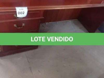 LOTE 002 - 01 MESA EM MADEIRA COM 04 GAVETAS.  S/N 000469FND