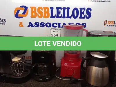 LOTE 254 - 01 BATEDEIRA OSTER, 01 LIQUIDIFICADOR PHILCO, 01 CAFETEIRA TEFAL E 01 CAFETEIRA PHILCO.  (NO ESTADO) ATENÇÃO! FAZER A VISITAÇÃO ANTES DE ARREMATAR, NÃO SABEMOS SE FUNCIONA. LEILÃO NÃO TEM GARANTIA E NEM DEVOLUÇÃO, SUJEITO A POSSÍVEIS AVARIAS VISÍVEIS/OCULTAS E/OU AUSÊNCIA DE COMPONENTES.