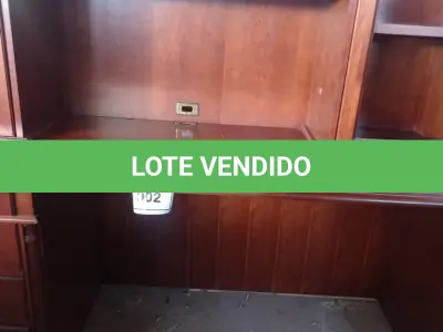 LOTE 002 - 01 MESA EM MADEIRA COM 04 GAVETAS.  S/N 000469FND