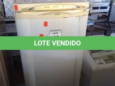 LOTE 405 - 01 GELADEIRA MARCA BOSCH 220V. (NO ESTADO) ATENÇÃO! FAZER A VISITAÇÃO ANTES DE ARREMATAR, NÃO SABEMOS SE FUNCIONA. LEILÃO NÃO TEM GARANTIA E NEM DEVOLUÇÃO, SUJEITO A POSSÍVEIS AVARIAS VISÍVEIS/OCULTAS E/OU AUSÊNCIA DE COMPONENTES.