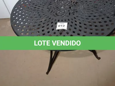 LOTE 012 - 01 GARDEN TABLE. (MESA DE JARDIM) (NO ESTADO EM QUE SE ENCONTRA. SUJEITO A AVARIAS OCULTAS/VISÍVEIS.) BH1670G